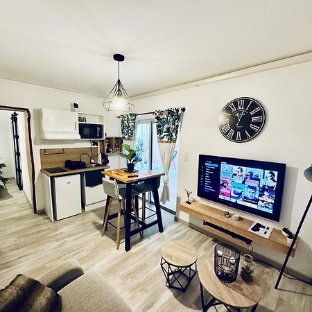 Alena Apartment บูร์ก-แซ็ง-ต็องเดอ็อล ภายนอก รูปภาพ