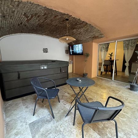 Alena Apartment บูร์ก-แซ็ง-ต็องเดอ็อล ภายนอก รูปภาพ