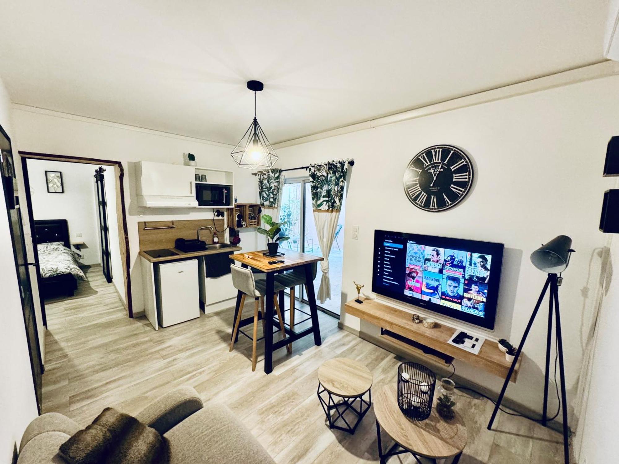 Alena Apartment บูร์ก-แซ็ง-ต็องเดอ็อล ภายนอก รูปภาพ