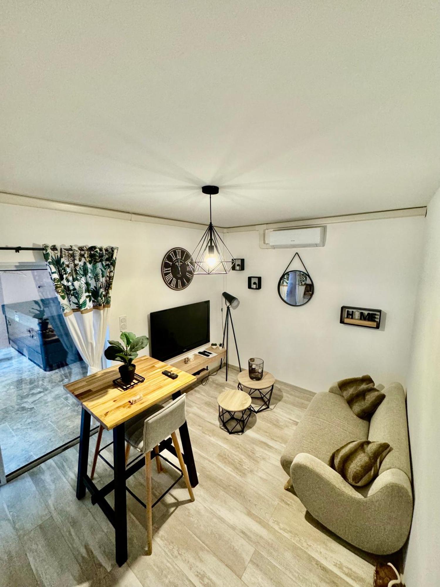 Alena Apartment บูร์ก-แซ็ง-ต็องเดอ็อล ภายนอก รูปภาพ